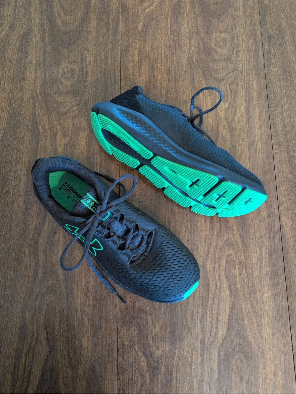 Charged Pursuit Deluxe Comfort Under Armour Men’s Shoes size 8.5 Green Gray EUC